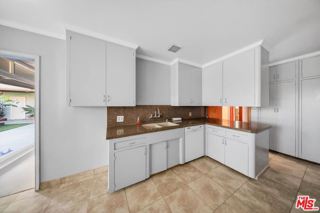 House in Los Angeles, California, United States 5 - 16271111