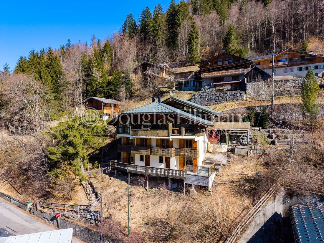 Chalet in Morzine, Auvergne-Rhône-Alpes, France 1 - 17348729