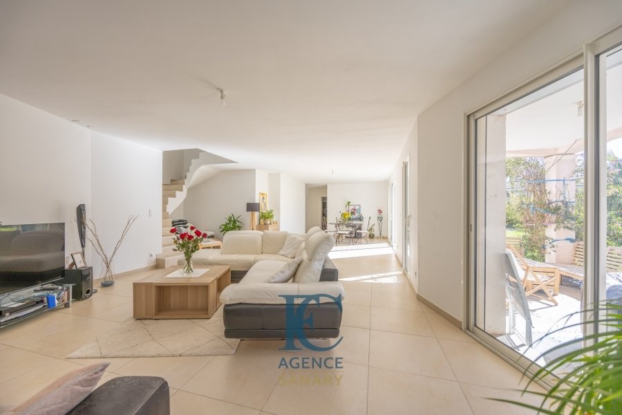 House in Six-Fours-les-Plages, Provence-Alpes-Côte d'Azur, France 2 - 17365616