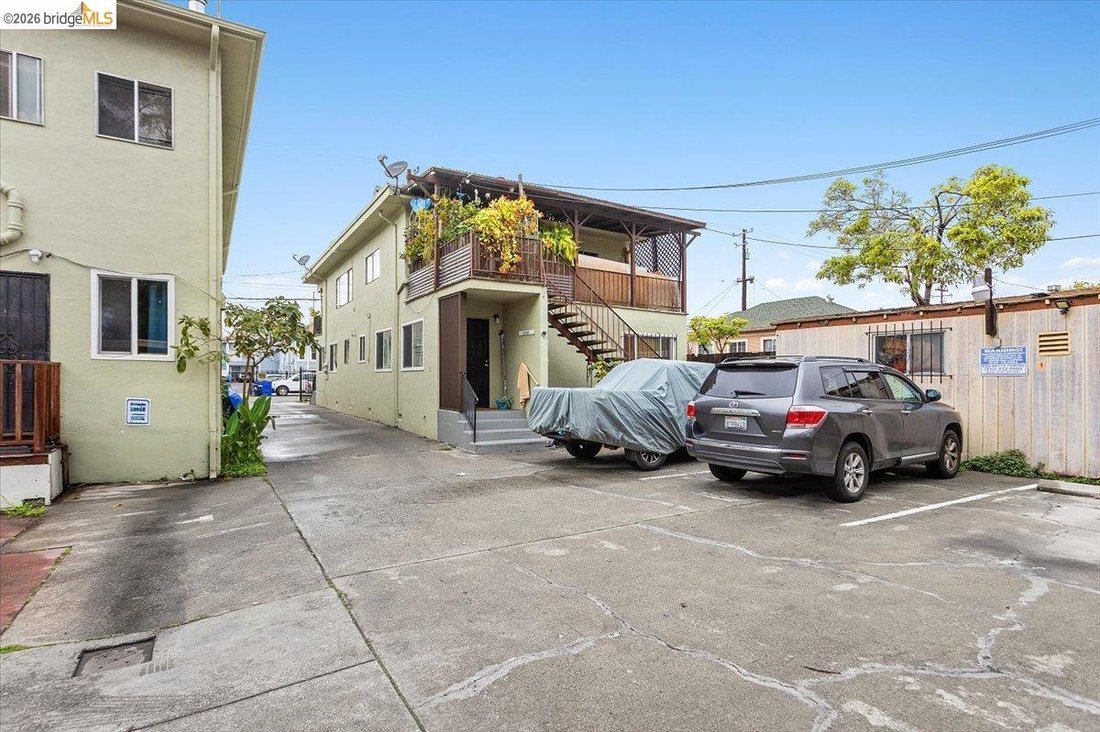 Oakland, California, United States 2 - 17362982
