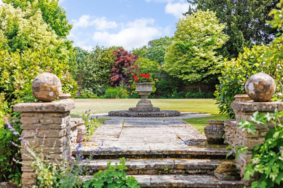 House in Clanfield, England 2 - 17356548