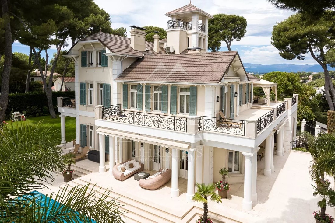 Villa in Antibes, Provence-Alpes-Côte d'Azur, France 2 - 14448119