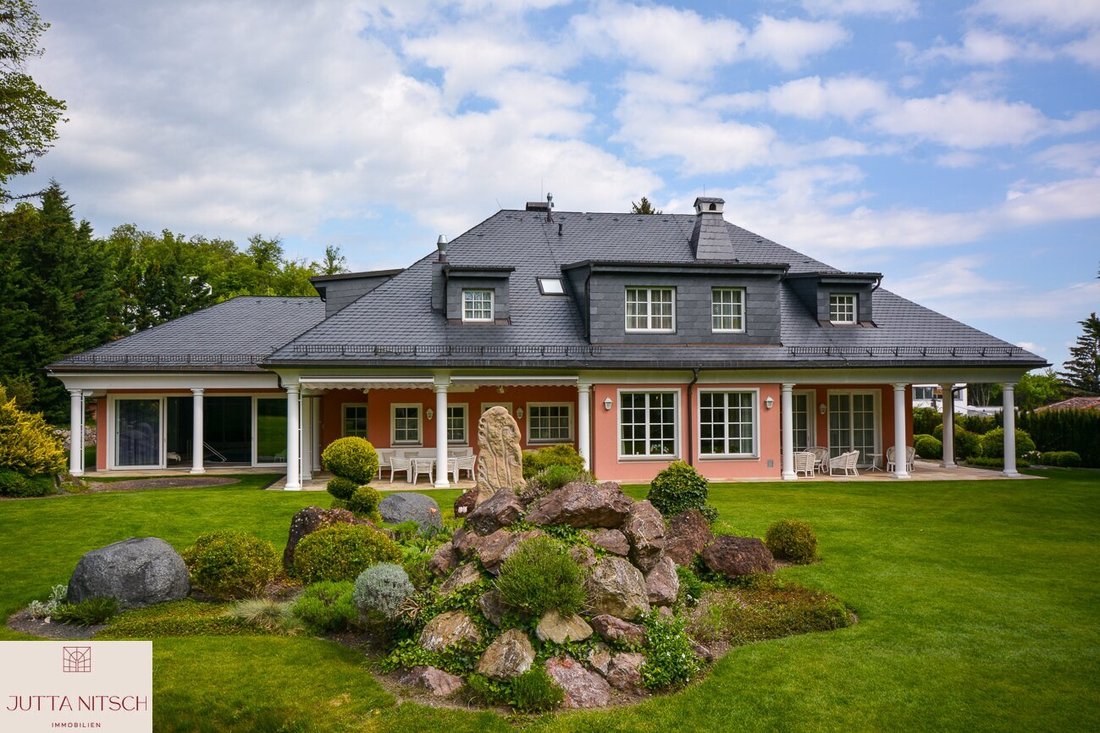 Extravagante Luxusvilla Mit Sauna Und Hallenbad Am Waldrand Von Gießhübl Mit Wienblick