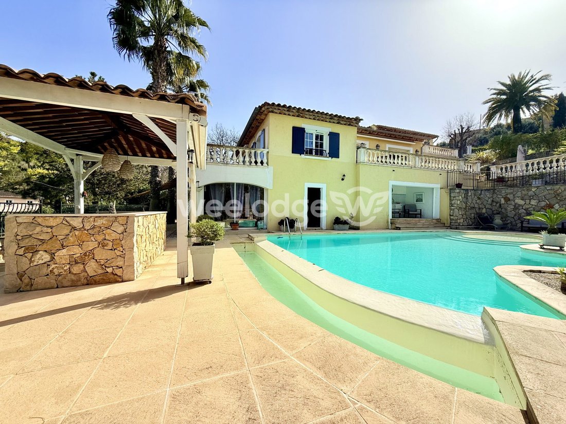 Villa in Les Adrets-de-l'Estérel, Provence-Alpes-Côte d'Azur, France 1 - 17336277