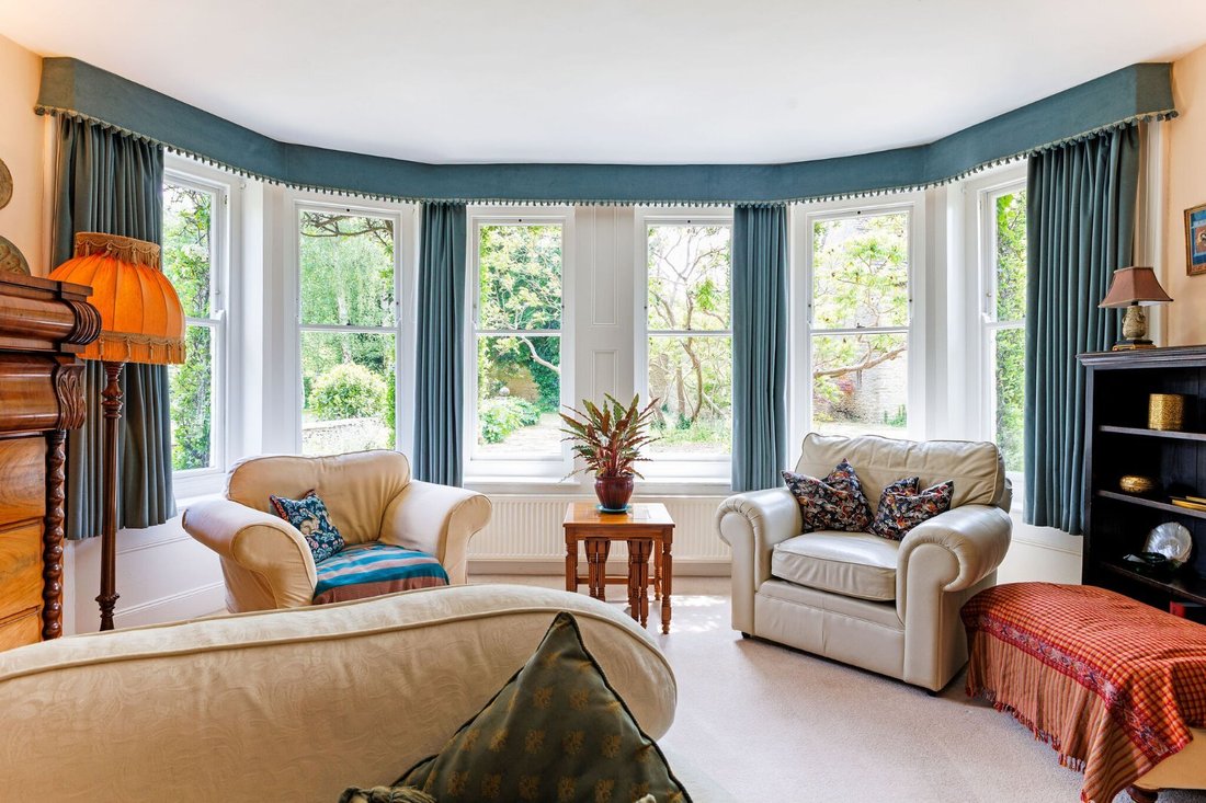 House in Clanfield, England 3 - 17356548