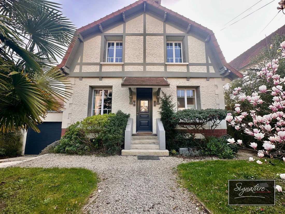 House in Senlis, Hauts-de-France, France 1 - 17369840