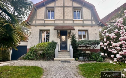 House in Senlis, Hauts-de-France, France 1