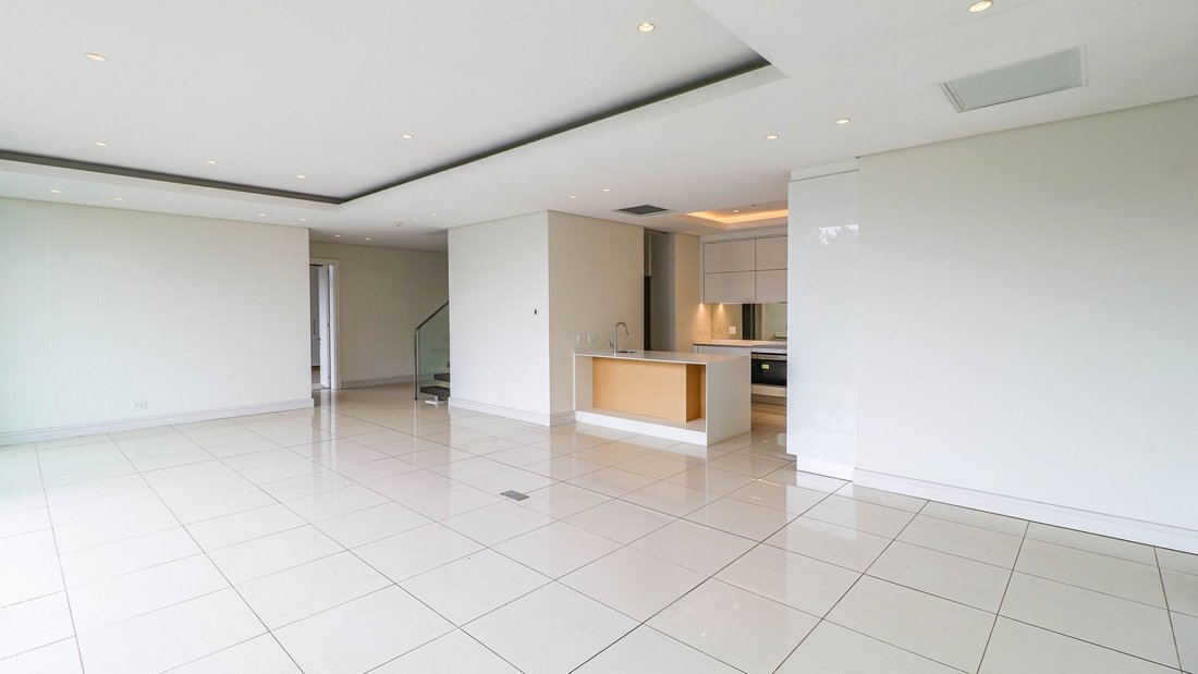 Estate in Houghton Estate, Gauteng, South Africa 4 - 17358312