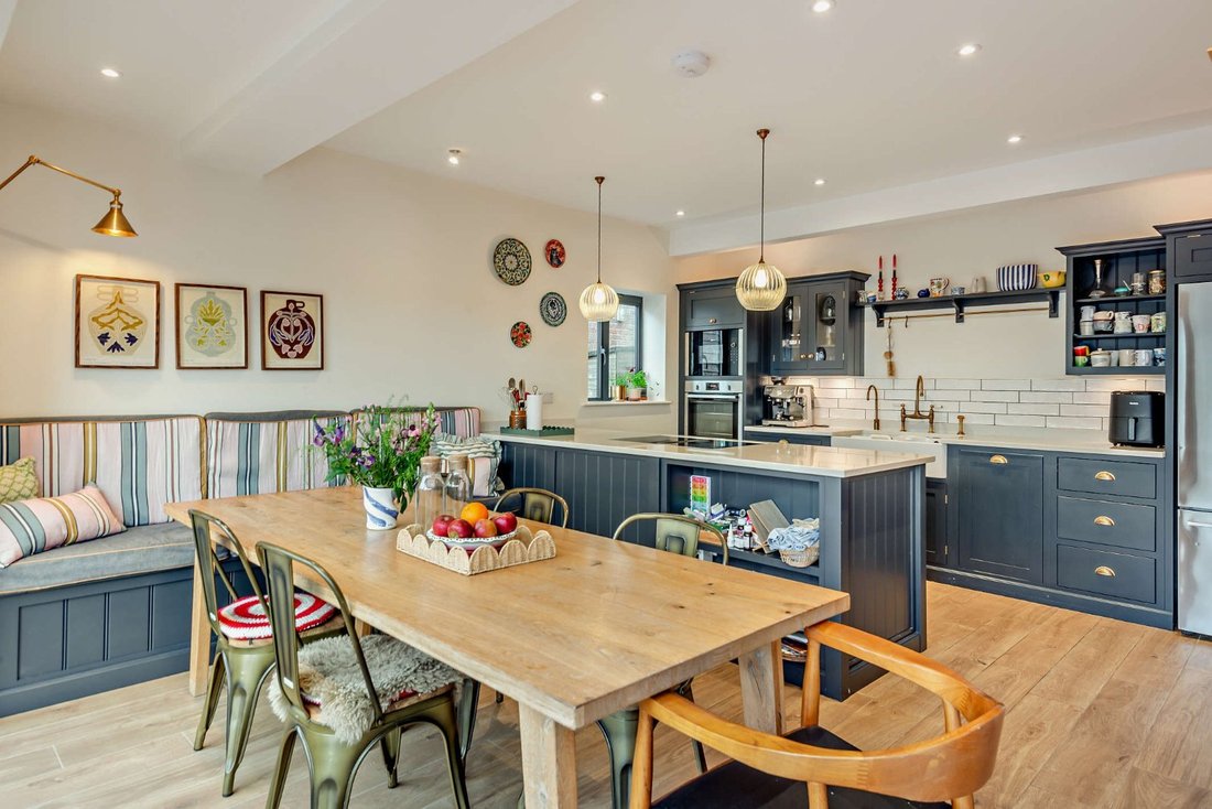 House in Guildford, England 2 - 17356547