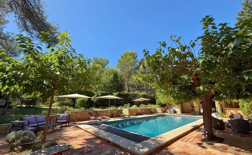 Estate in Le Tholonet, Provence-Alpes-Côte d'Azur, France 1