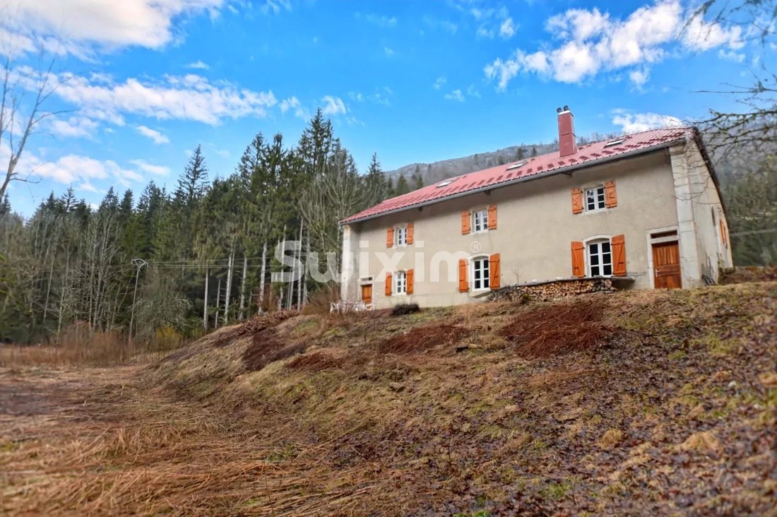 House in Saint-Claude, Bourgogne – Franche-Comté, France 1 - 17049183