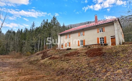 House in Saint-Claude, Bourgogne – Franche-Comté, France 1