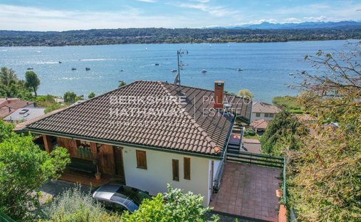 Villa in Sesto Calende, Lombardy, Italy 1