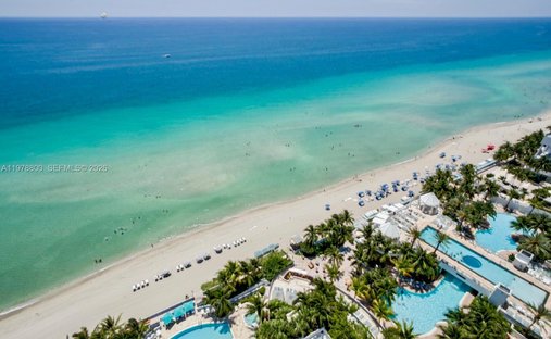 Condo in Hollywood, Florida, United States 1