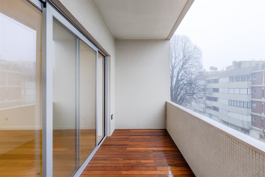 Apartment in Lordelo do Ouro e Massarelos, Porto District, Portugal 1 - 17360568