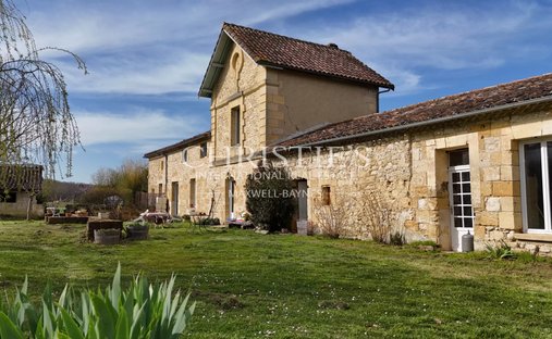 House in Saint-Michel-de-Montaigne, Nouvelle-Aquitaine, France 1