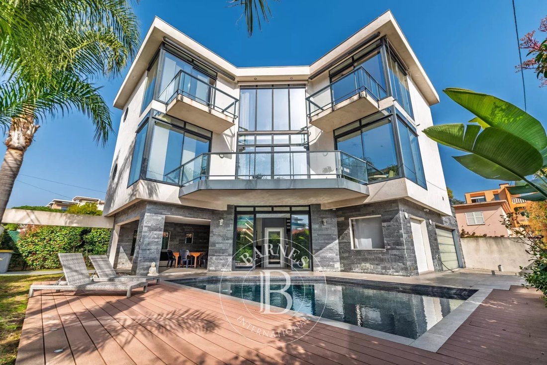 Villa in Cros de Cagnes-Les Vespins, Cagnes-sur-Mer, France 1 - 17366487
