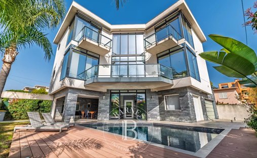 Villa in Cros de Cagnes-Les Vespins, Cagnes-sur-Mer, France 1