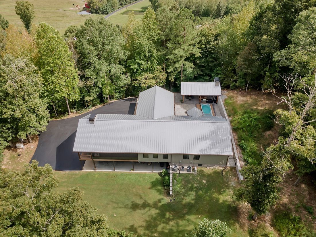 House in Hohenwald, Tennessee, United States 1 - 17370667