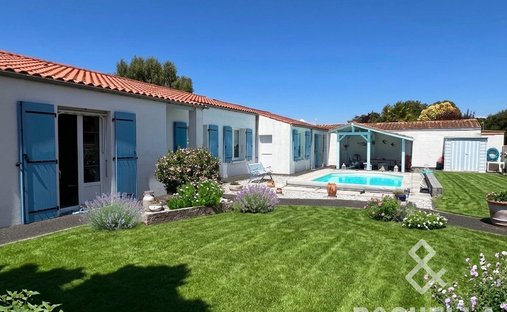 House in Dompierre-sur-Mer, Nouvelle-Aquitaine, France 1