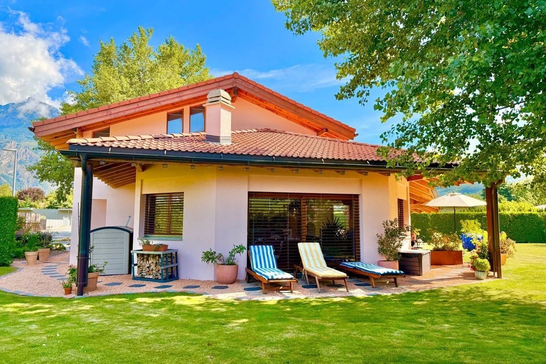 Charming Villa With Beautiful Outdoor Space