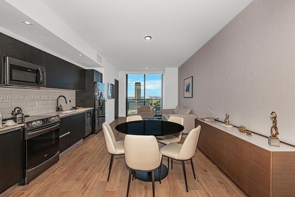 Co Op in Miami, Florida, United States 3 - 17360428