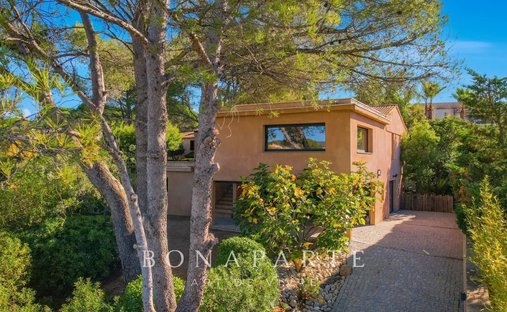 Villa in Sainte Brigitte, Frejus, France 1