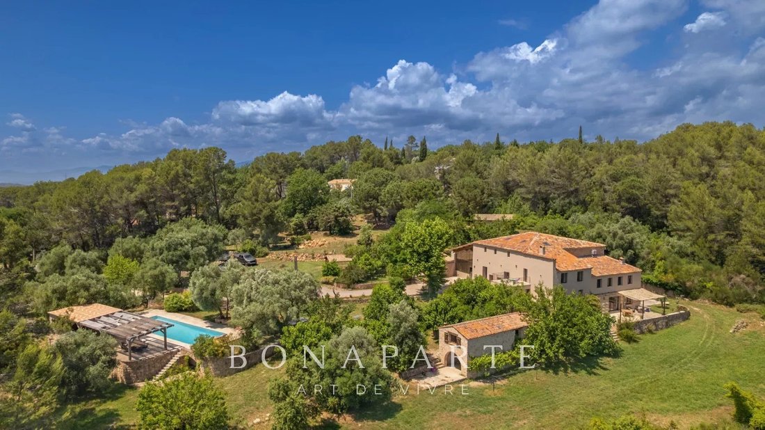 Villa in Bagnols-en-Forêt, Provence-Alpes-Côte d'Azur, France 1 - 17358030