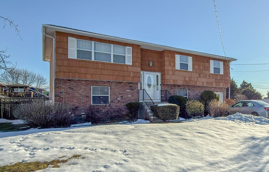 House in Massapequa, New York, United States 2 - 17357635