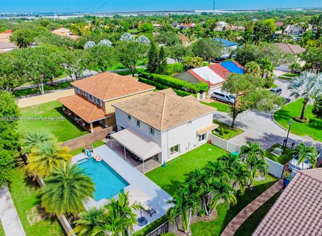 House in Miami Lakes, Florida, United States 4 - 17366649