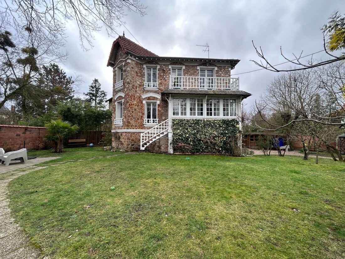 House in Le Vésinet, Ile-de-France, France 1 - 17357307