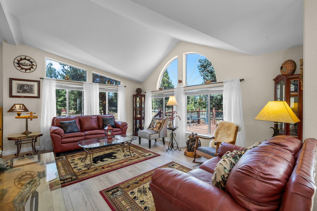 Land in Sisters, Oregon, United States 2 - 17371441