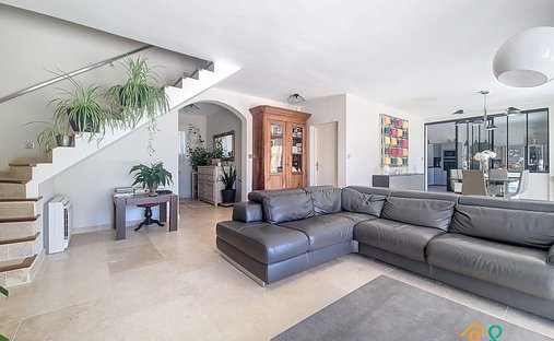 House in Les Cariatides, Beaucaire, France 1