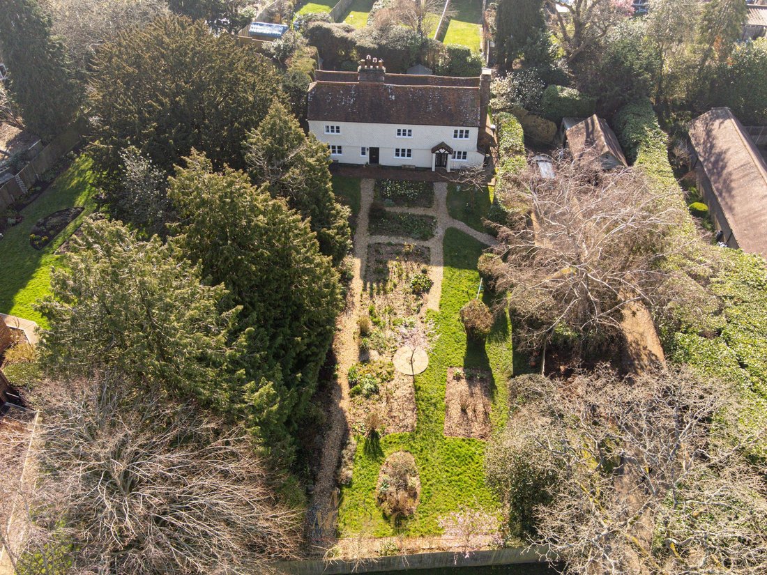 House in East Grinstead, England 2 - 17357826