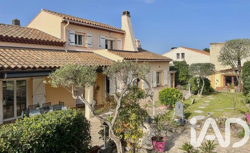 House in Carnoux-en-Provence, Provence-Alpes-Côte d'Azur, France 1