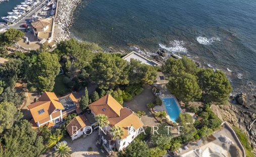Villa in Frejus, Provence-Alpes-Côte d'Azur, France 1