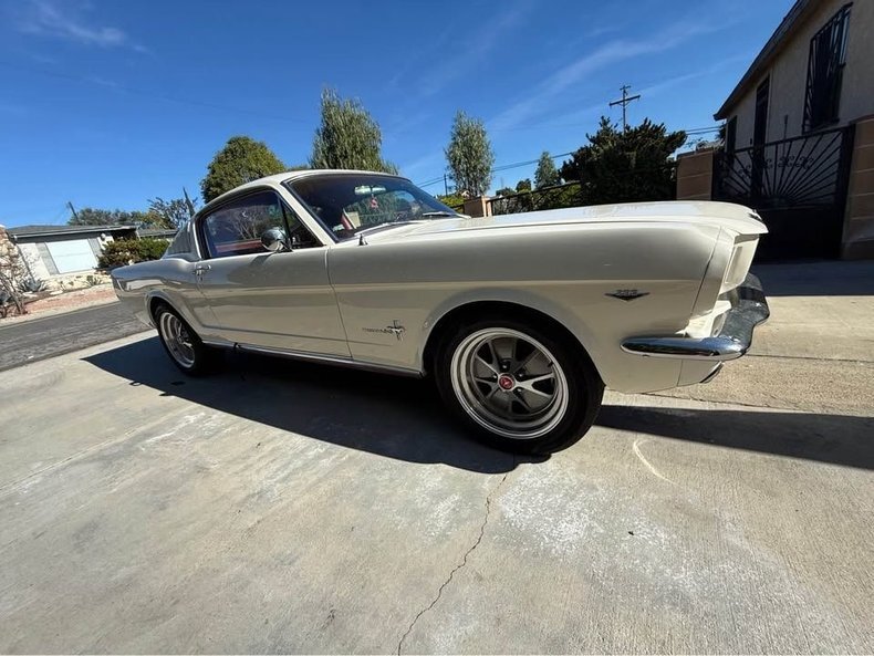 Coupe in Glendale, United States 3 - 17363404