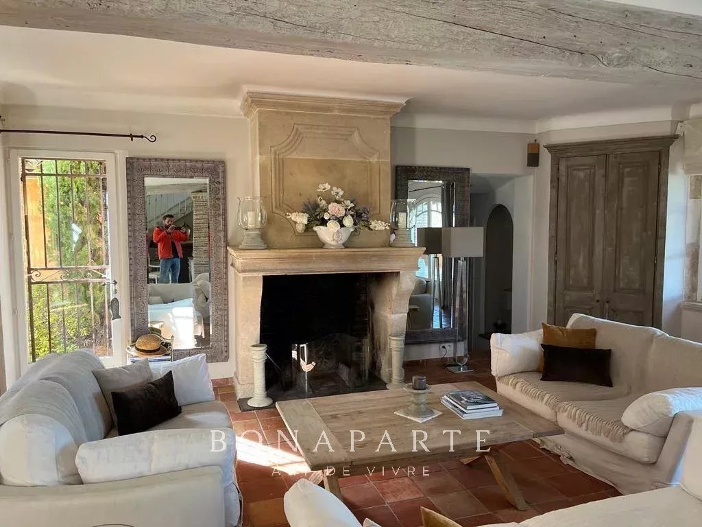 Estate in Le Plan-de-la-Tour, Provence-Alpes-Côte d'Azur, France 1 - 17358029