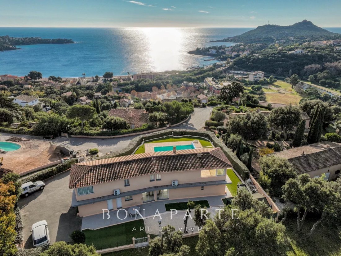 House in Le Dramont-Agay-Anthéor-Le Trayas, Saint-Raphaël, France 1 - 17358028