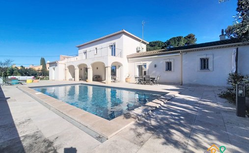 House in Les Cariatides, Beaucaire, France 1