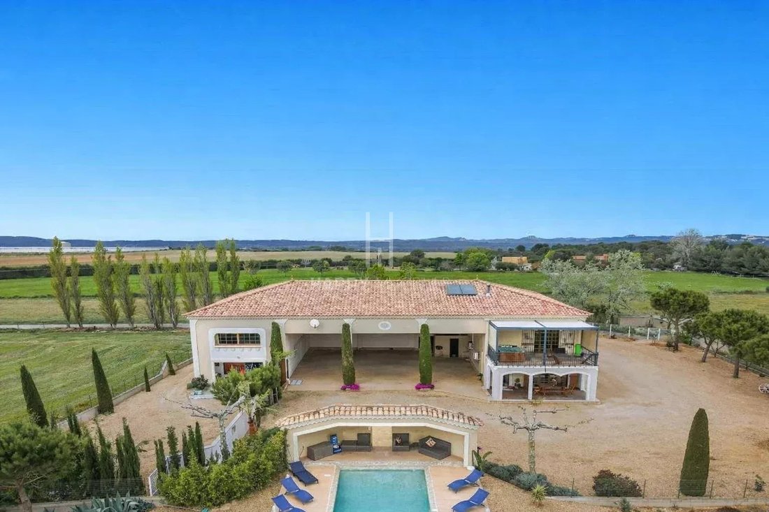 Estate in Arles, Provence-Alpes-Côte d'Azur, France 1 - 17099955