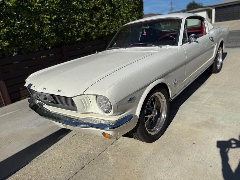 Coupe in Glendale, United States 1 - 17363404