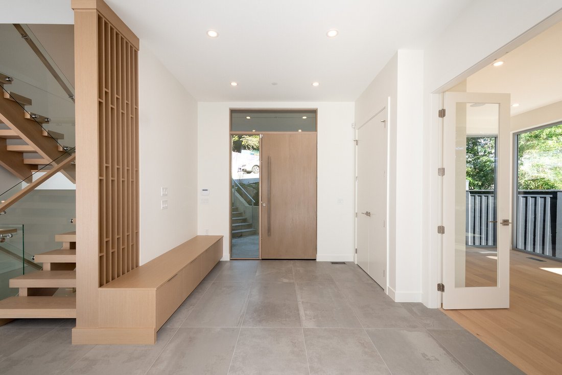 House in West Vancouver, British Columbia, Canada 2 - 17361472