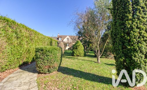 Maison à Saint Prix Village, Saint-Prix, France 1