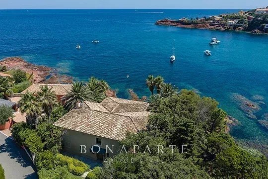 Villa in Plateau Notre Dame Sud-Bord de mer-Beaurivage, Saint-Raphaël, France 2 - 17358042