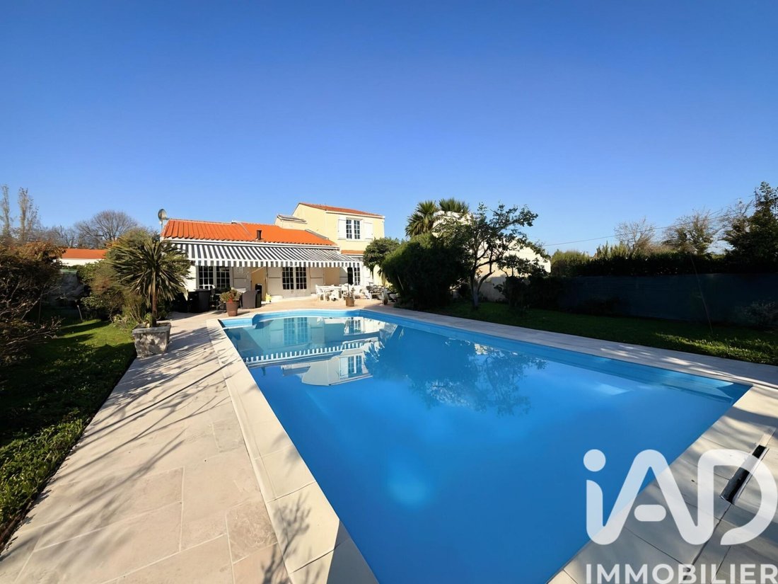 House in Bourg, Aytre, France 2 - 17362028