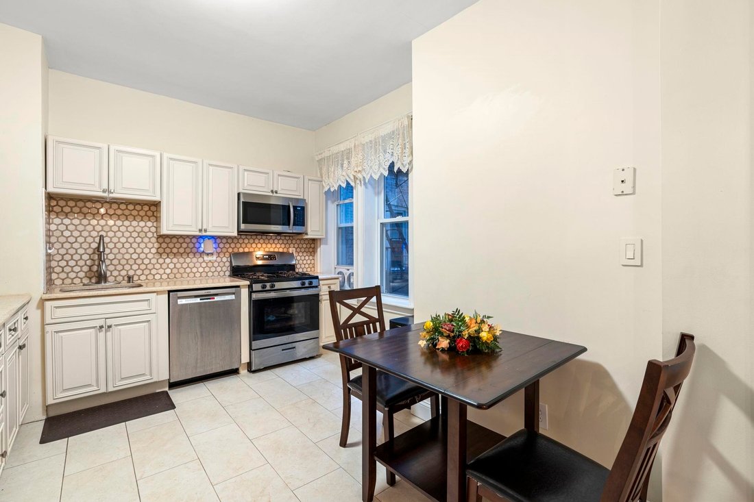 Jersey City, New Jersey, United States 2 - 16808820