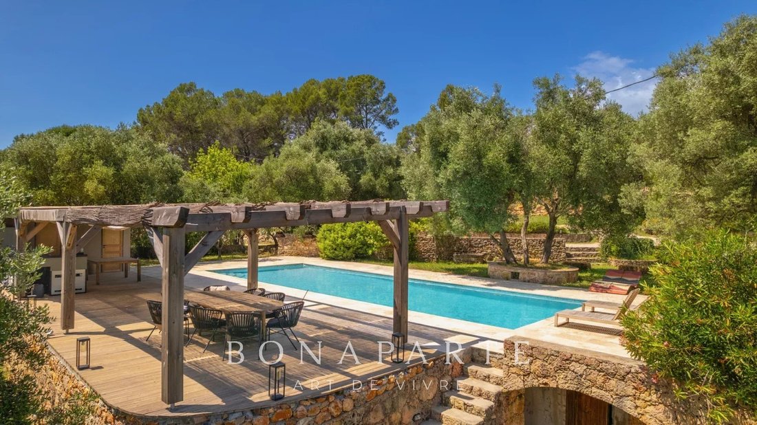Villa in Bagnols-en-Forêt, Provence-Alpes-Côte d'Azur, France 2 - 17358030