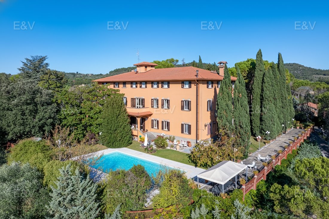 Villa in Corciano, Umbria, Italy 1 - 16621279