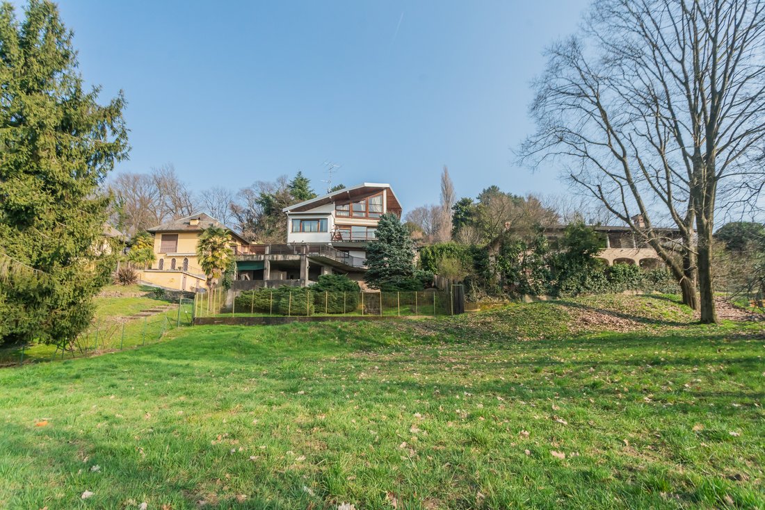 Villa a Buguggiate, Lombardia, Italia 1 - 17372049